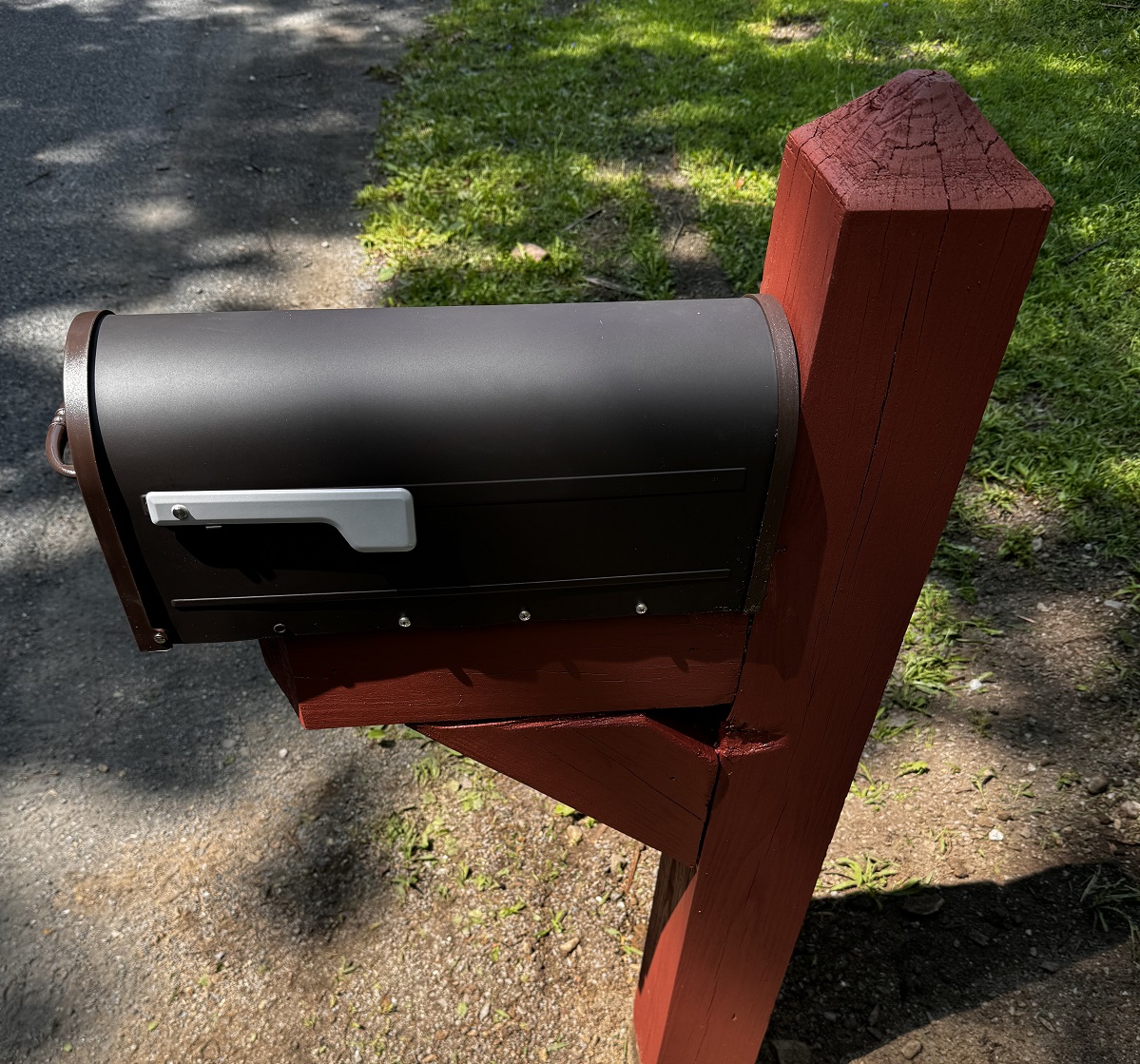 Staining of a mailbox in the Poconos